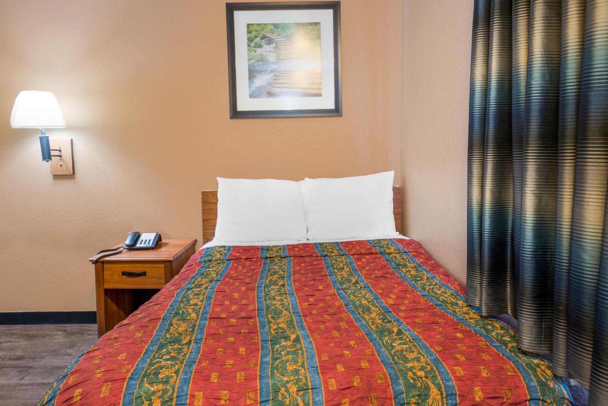 Knights Inn Grand Rapids East Airport Cascade Ngoại thất bức ảnh