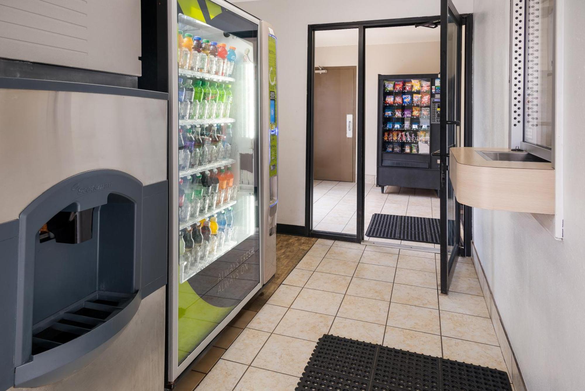 Knights Inn Grand Rapids East Airport Cascade Ngoại thất bức ảnh